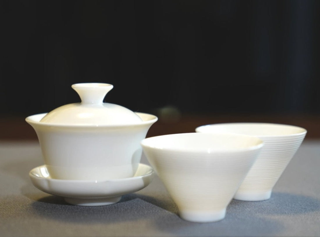 http://www.meimeitea.com/cdn/shop/files/tea-ware-essential-white-porcelain-gaiwan-and-gongfu-teacups-set-483.jpg?v=1695513686