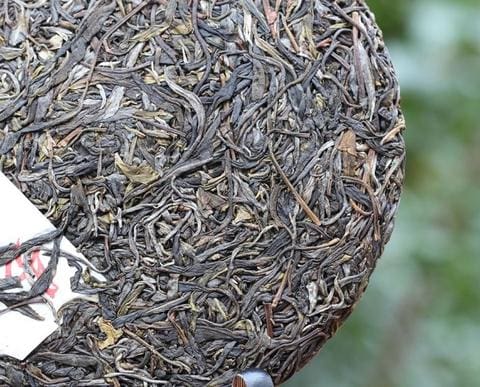 Yiwu Sheng pu'erh tea cake