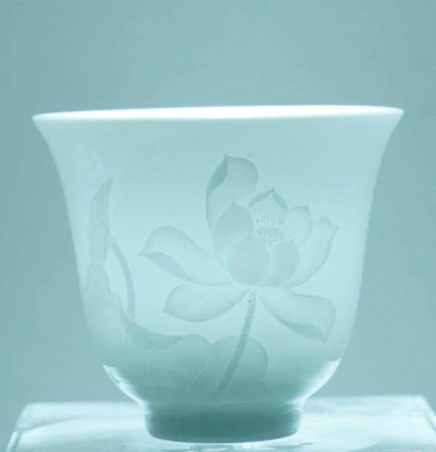 https://www.meimeitea.com/cdn/shop/files/tea-ware-treasure-jingdezhen-white-porcelain-tea-cup-bell-shape-lotus-760_900x.jpg?v=1695516442